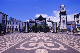 Stadttor auf der Insel Sao Miguel 