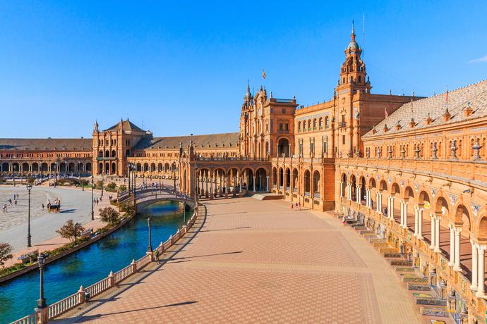 Plaza de Espana im María-Luisa-Park in Sevilla
