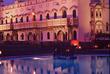 Pool bei Nacht