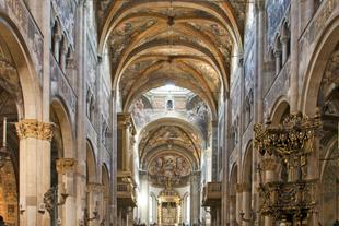 Innenraum des Doms in Parma
