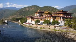 Bhutan mit Blick auf Kloster, beste Reisezeit