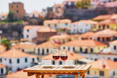 Gedeckter Tisch über Funchal, Portugal