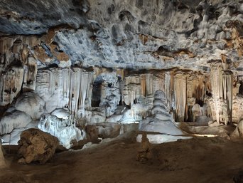 Im Inneren der Cango Caves in Oudtshoorn in Südafrika