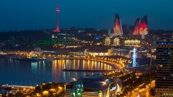 Baku bei Nacht, Aserbaidschan 