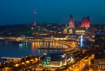 Baku bei Nacht, Aserbaidschan 
