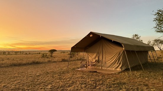 Ronjo Camp bei Sonnenuntergang im Serengeti Nationalpark
