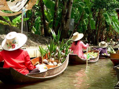 Touristen in Booten, Thailand