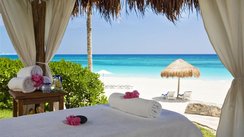 Massageliege am Strand, Mexiko