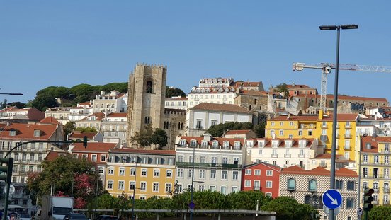 Blick auf die Häuser der Stadt Coimbra in Portugal