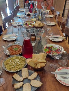 Weinverkostung mit traditionellem Mittagessen Weinverkostung mit traditionellem Mittagessen in Georgien