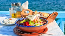 Samos Griechischer Salat auf Samos am Meer, Griechenland