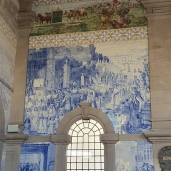 Bahnhof São Bento mit seinen typisch blau-weißen Fliesenbildern