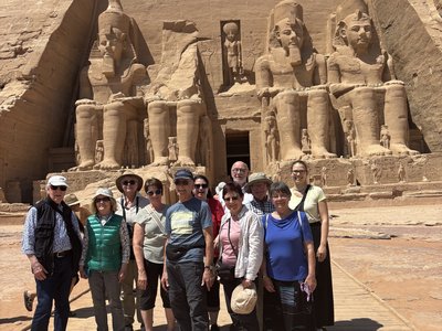 SKR Reisegruppe vor dem Tempel von Abu Simbel