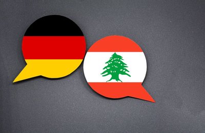 Die deutsche und libanesische Flagge