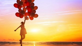 Frau mit Luftballons