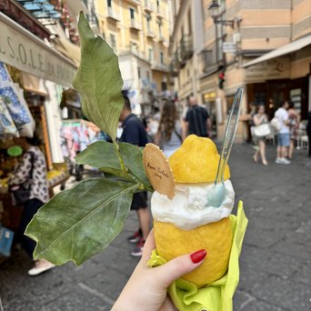 Zitronensorbet an der Amalfi-Küste