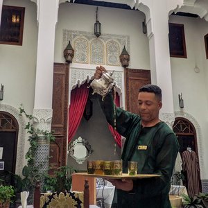 Minztee im Riad in Fès