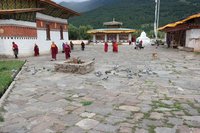 Bhutanesen beim Tempel Festival in Bumthang