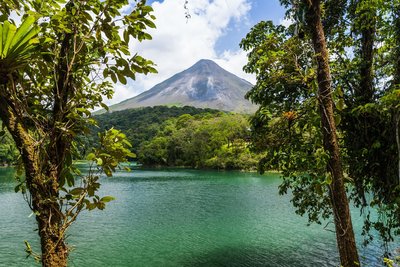 Sehenswürdigkeiten Costa Rica Vulkano Arenal mit Stausee