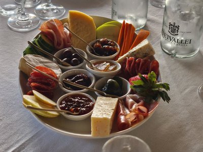 Weinprobe mit Snacks in Robertson in Südafrika