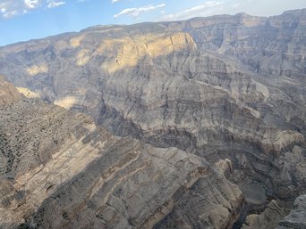 Blick auf die Berglandschaft des Jabal Shams