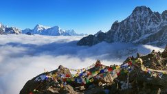 Ausblick von Gokyo-Ri zu Arakam-Tse Cholatse Tabuche Peak Thamserku und Kangtega, Nepal