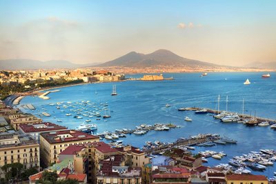 Golf von Neapel Blick auf Neapel mit Vesuv, Neapel