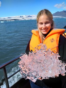 Franziska bei der Gletscherlagune Joekusarlon in Island