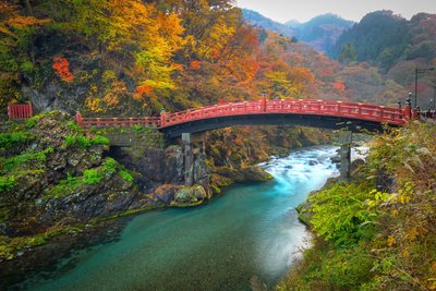 Sehenswürdigkeiten Japan_Nikko_Shinkyo Bridge im Herbst