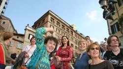Edith Schaffer mit Reisegruppe in Rom