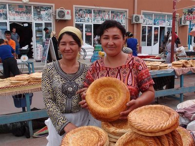 Trinkgeld, Einheimische auf einem Markt, Usbekistan