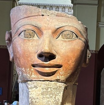 Hatschepsut Statue im alten Ägyptischen Museum