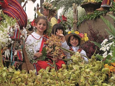 Kinder mit Blumen, Madeira