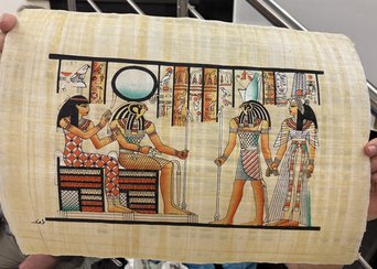 Ein bemaltes Papyrus