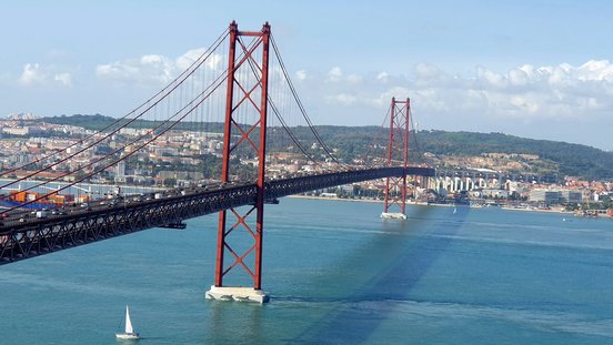 "Brücke des 25. April" in Lissabon in Portugal