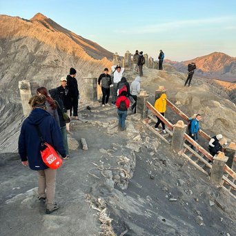 Besteigung des Mount Bromo bei Sonnenaufgang