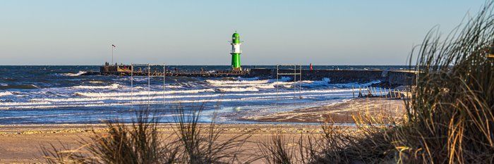 Pier mit Turm an der Ostsee