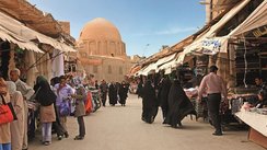 Basar und Kuppel der Jame Moschee in Isfahan, Iran