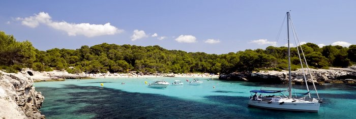 Menorca: Boote auf dem Meer
