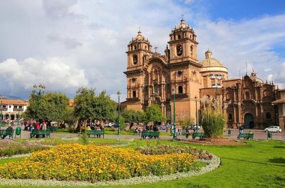 Plaza de Armas in Cusco mit Kathedrale, Peru