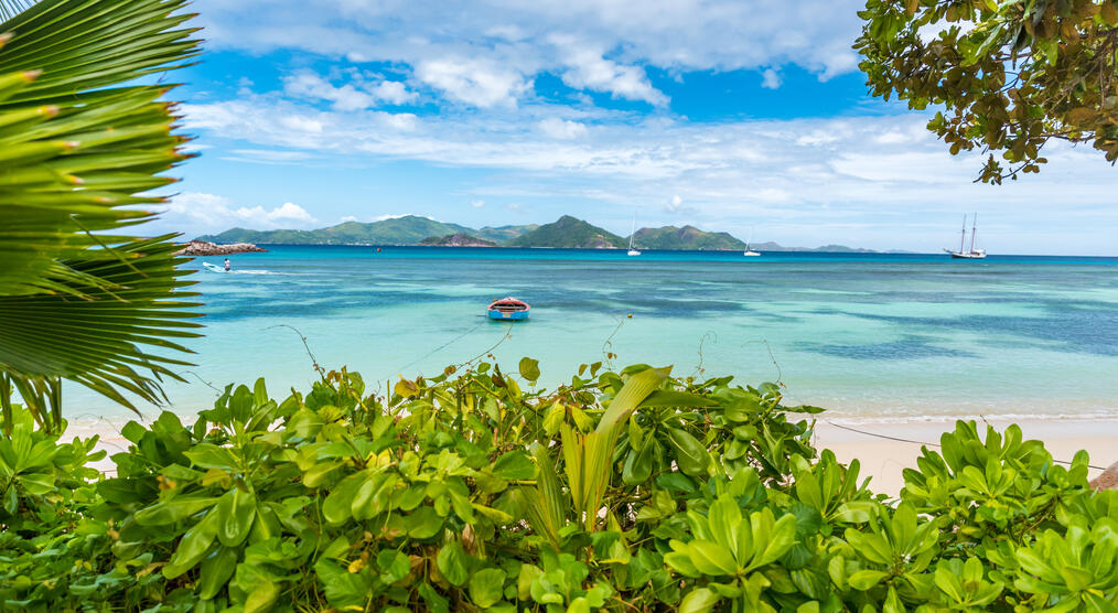 Blick auf Strand und Meer