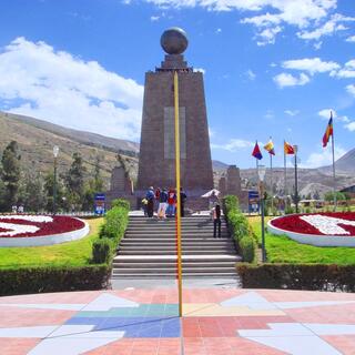 Das Äquator Denkmal bei Quito