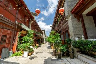 Blick in die geschmückten Straßen der Altstadt von Kunming 