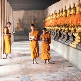 Buddhistische Schüler im Kloster