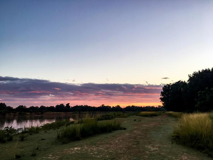 Sonnenaufgang im Luangwa-Tal