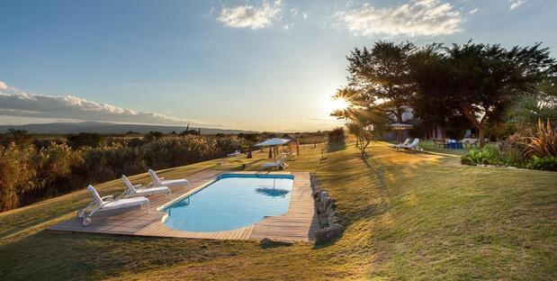 Pool- und Gartenanlage