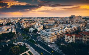 Blick auf Bukarest bei Sonnenuntergang