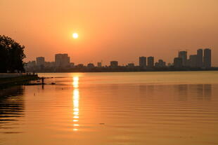 Sonnenuntergang am West Lake 