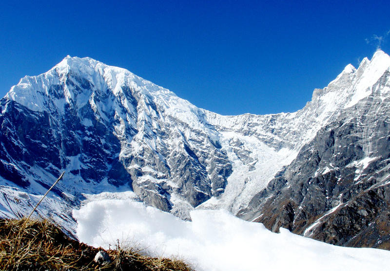 Bergkulisse der Schneeriesen des Himalayas