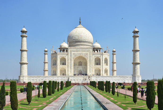 Das berühmte Taj Mahal in der Stadt Agra in Indien